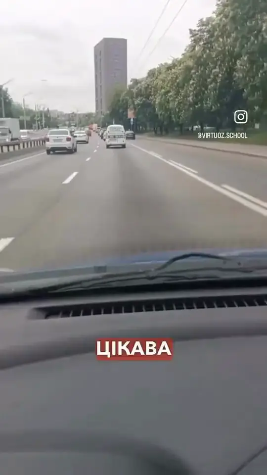 Вид з-за керма: як повертати, коли на суцільній лінії немає розриву